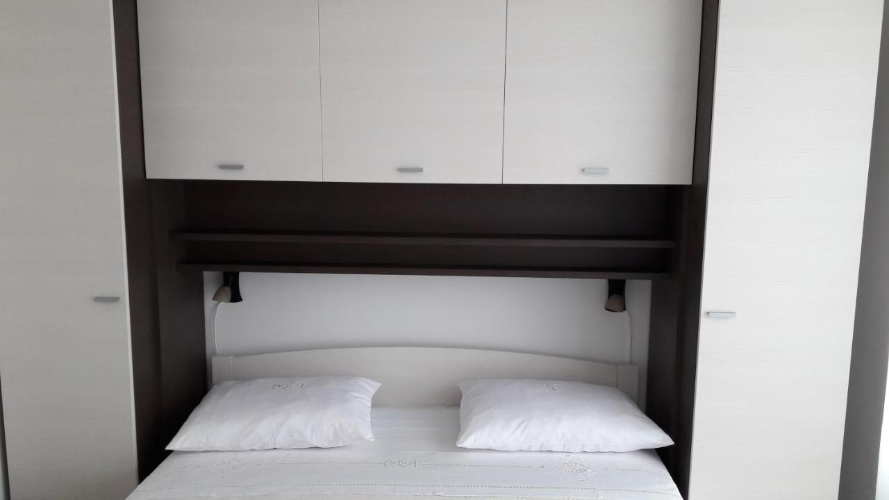 Apartment Nena- Apartman Sa Posebnim Ulazom U Prizemlju, Terasom I Zelenom Okucnicom Rakotule Extérieur photo