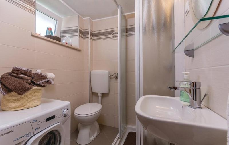 Apartment Nena- Apartman Sa Posebnim Ulazom U Prizemlju, Terasom I Zelenom Okucnicom Rakotule Extérieur photo